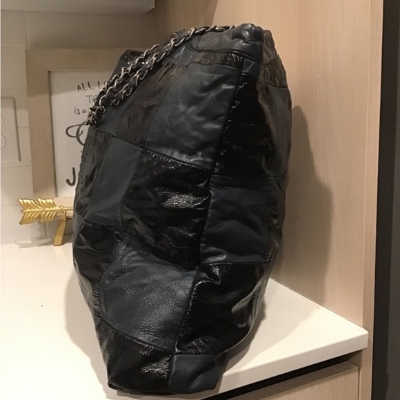 XL Chanel patched tote bag - Picture 2 of 11